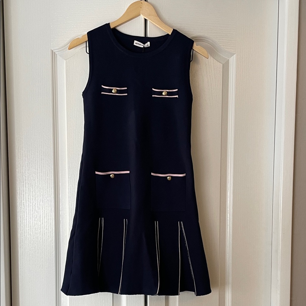 Navy and blush pleated mini. Size small.